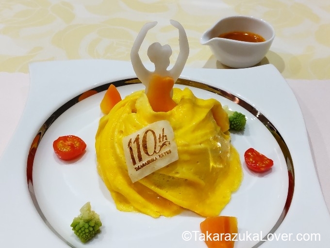 ドレスオムライス ソースは別添えになっています