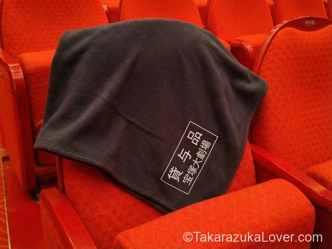 「貸与品 宝塚大劇場」とプリントされています